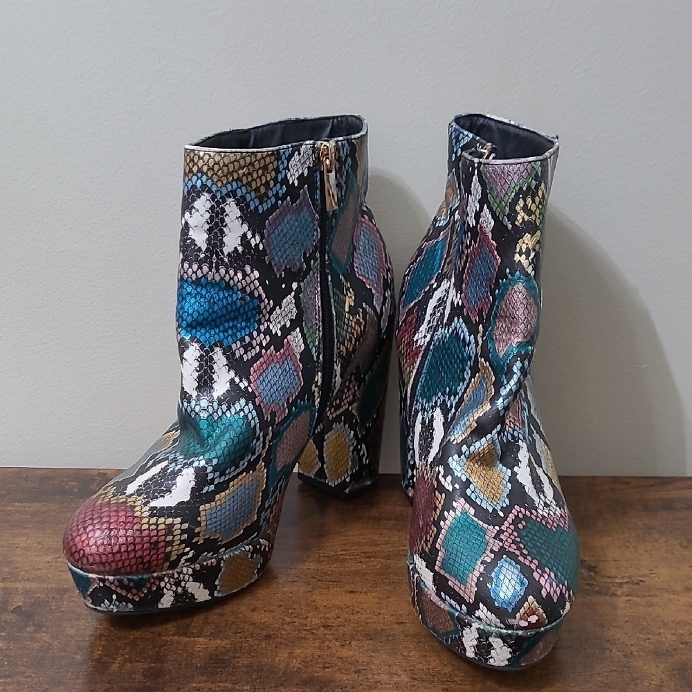 Bamboo SORBET Colorful Snakeskin Print Platform Heeled Boots size 10